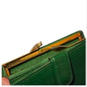 lv | green epi gold hardware kisslock porte-monnaie viennois coin purse wallet